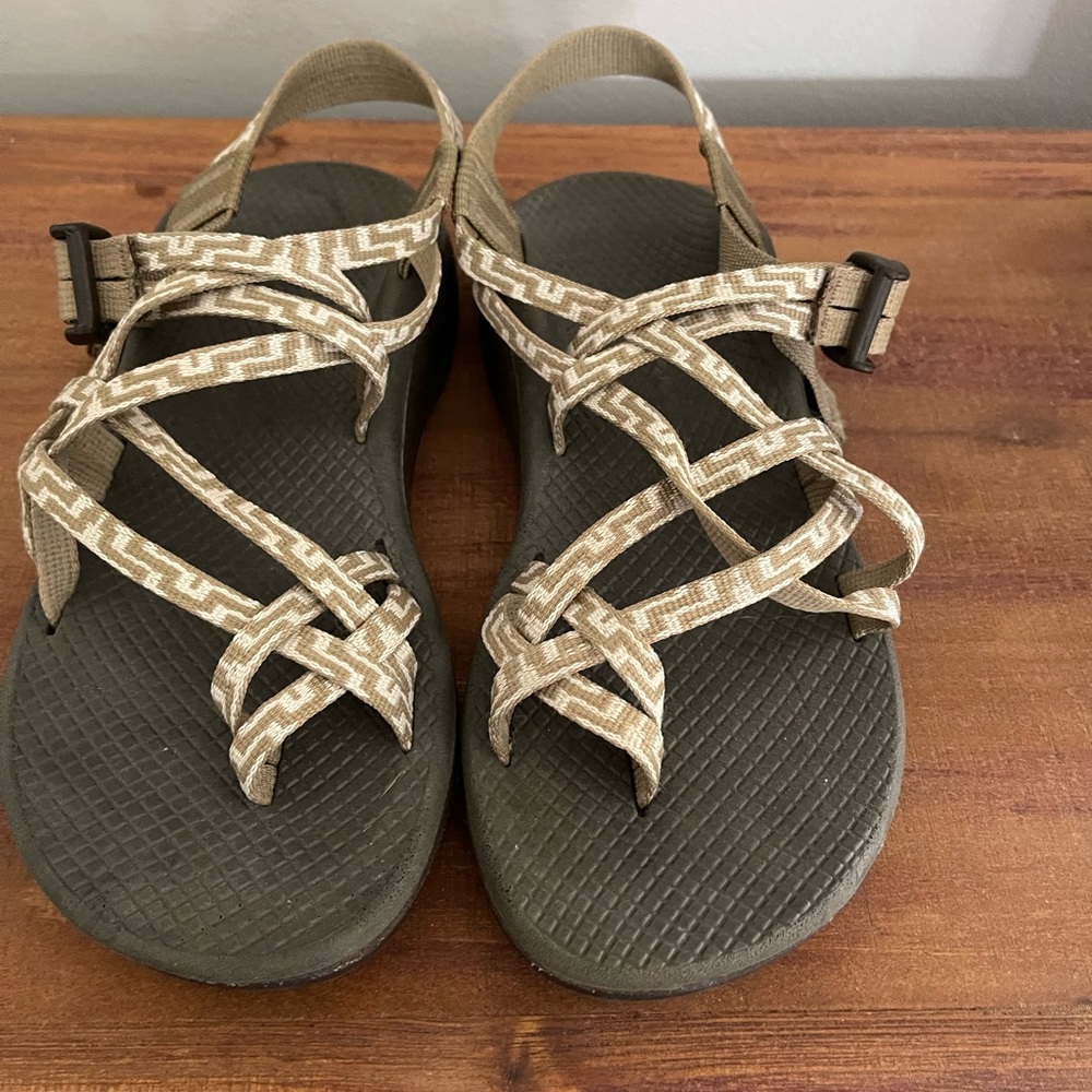 Size 7 Women’s Chaco Sandals with a Tan and White Pattern